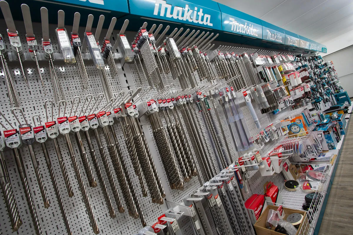 Punte e scalpelli per elettroutensili esposti nel punto vendita